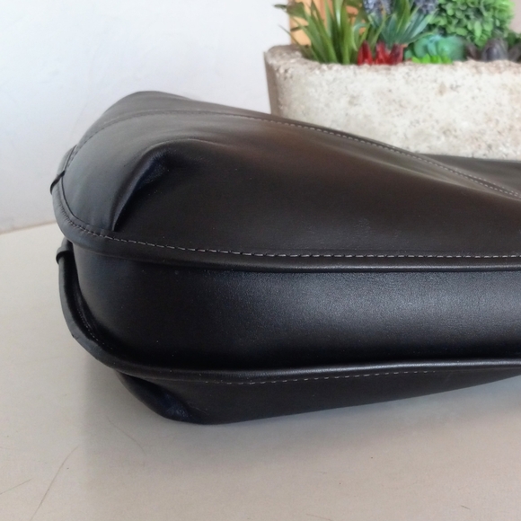 Coach: The Coach Originals Large, Ergo Shoulder Bag 33, Black - Picture 11 of 16